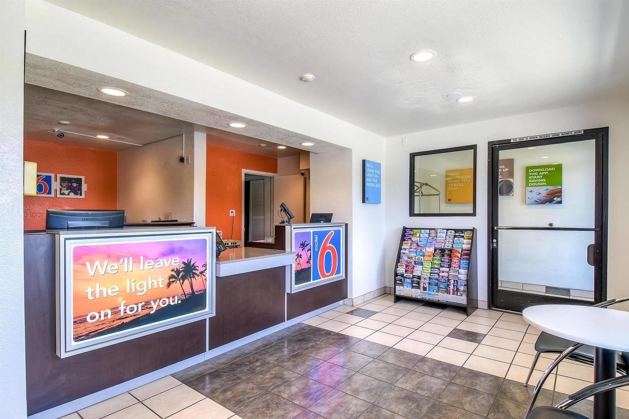Motel 6-Corona, Ca Kültér fotó